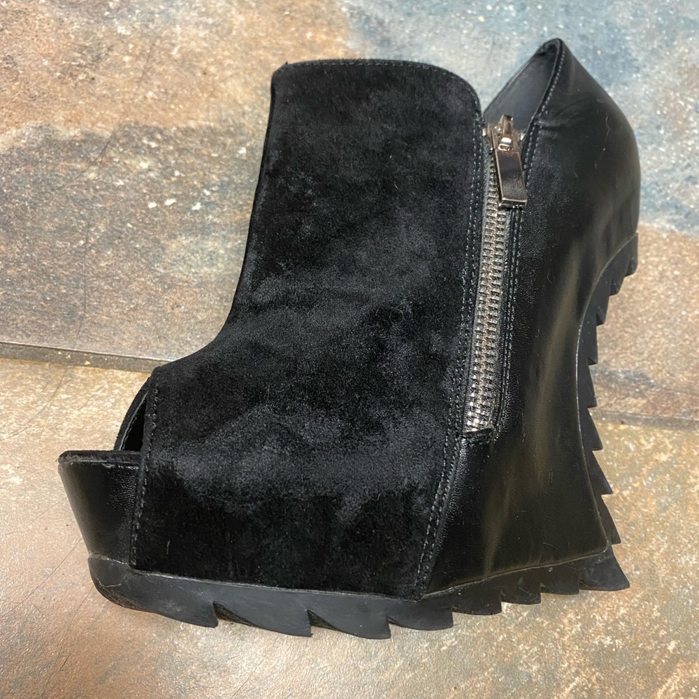 Heelless Black Velvet Faux Leather Wedge Booties - Picture 5 of 13